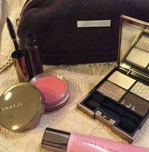 ���i�\���̃N���X�}�X�R�t���摜